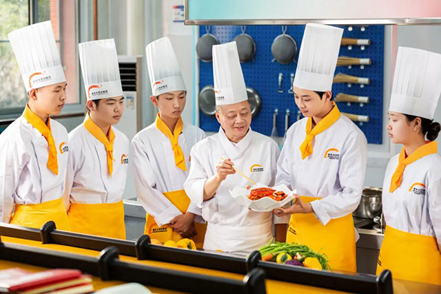 高中卷不动想摆烂？！来临沂新东方解锁一技之长，开启人生开挂模式！